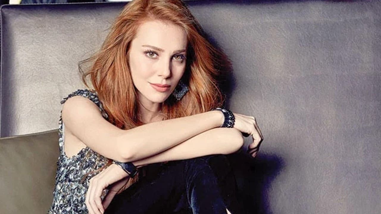 Elçin Sangu, Ahbap Derneği'ne 100 bin lira bağışladı