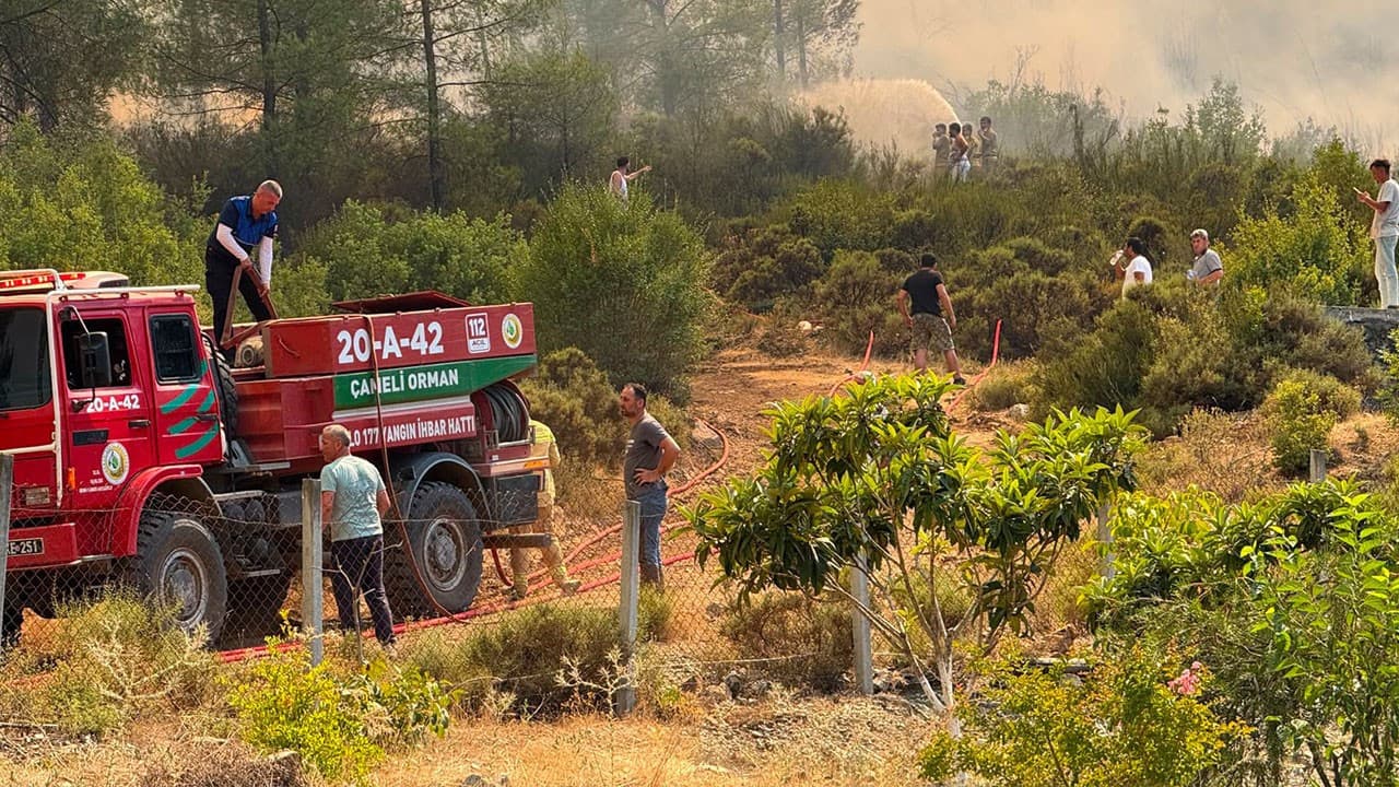 Orman yangınlarına havadan ve karadan müdahale devam ediyor