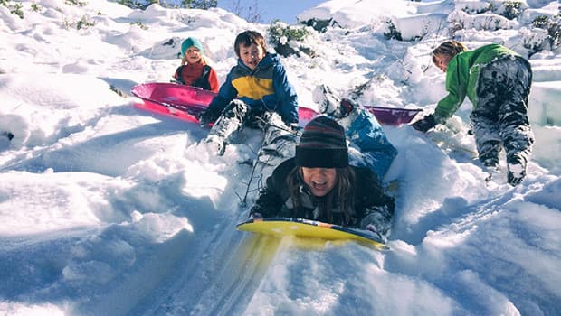 Kar yağışı başladı, tatil haberleri art arda geldi! İşte 12 Ocak Pazartesi günü okulların tatil edildiği il ve ilçeler...
