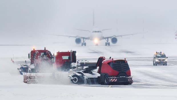 Pistler dondu uçuşlar durdu... Havalimanları saatlerce kapalı kaldı