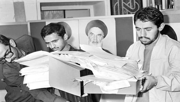 'En uzun rehine krizi' olarak tarihe geçti, Hollywood filmlerine konu oldu... 1979'da ABD'nin Tahran Büyükelçiliği'nde neler yaşandı?