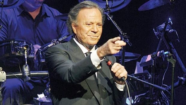 Julio Iglesias taciz iddialarını reddetti