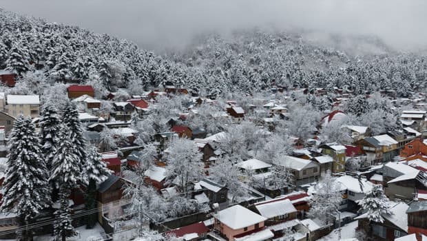 Kar ve sis bulutlarının büyüleyici görüntüsü! Manzarayı görmek için bölgeye akın ettiler