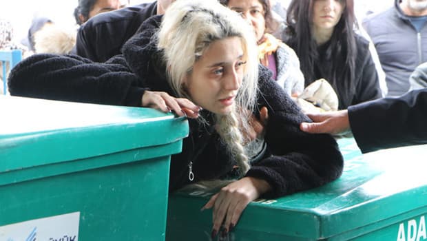 Lüks villadaki aile faciasında ölen kardeşlere acı veda! Yan yana toprağa verildiler