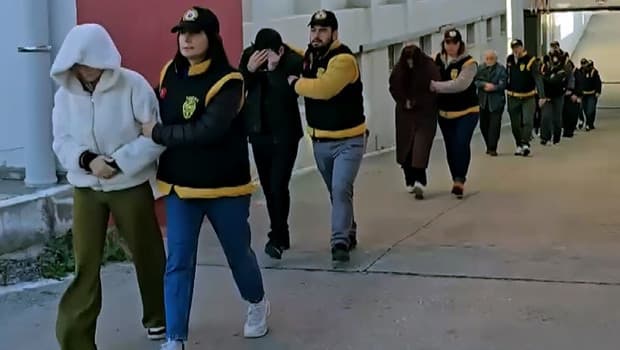 Adana'da masaj salonlarına fuhuş operasyonu: 14 şüpheli tutuklandı, 12 kadın kurtarıldı