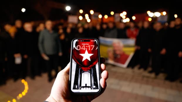 Saatler 04.17'de durdu! 6 Şubat depremlerinin üzerinden 3 yıl geçti... Birçok ilden anma töreni düzenlendi