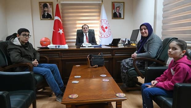 Kaymakama mesaj gönderen öğrenciye sürpriz: Makama davet edildi