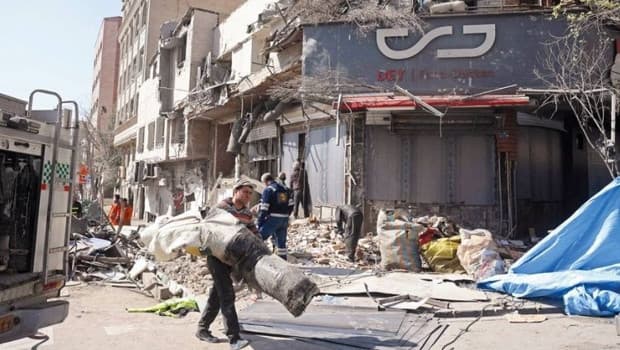 Dükkânlar kapalı sokaklar boş… Tahran’da korku panik endişe