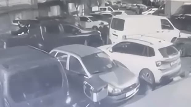 Motosikletle önünü kesip silahla vurdular! 17 yaşındaki 2 şüpheli tutuklandı... "'Ne bakıyorsun' dedi ayaklarına sıktık"