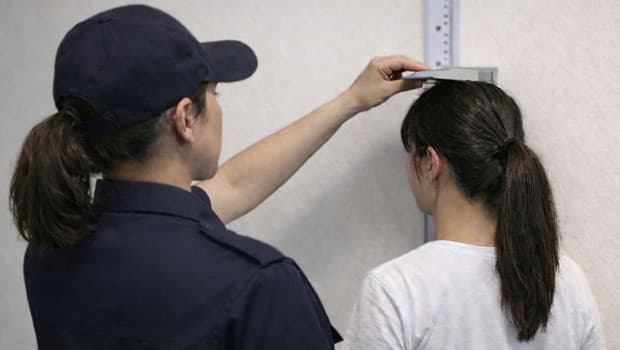 Artık hayaline kavuşabilecek: Boyunun yanlış ölçüldüğünü iddia eden genç kız davayı kazandı, işlem iptal edildi