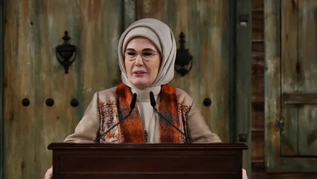 Emine Erdoğan ‘Kuruluş Orhan’ setini ziyaret etti