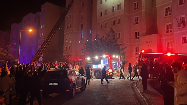 8 katlı binada büyük panik: Oturanlar tahliye edildi