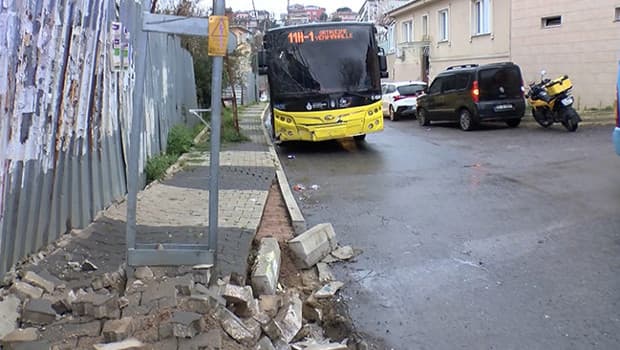 Beykoz'da İETT otobüsü direğe çarptı: 4 kişi yaralandı