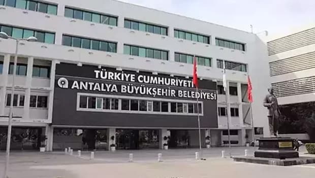 Antalya Büyükşehir Belediyesi'ne yönelik 'rüşvet' ve 'yolsuzluk' davasında yeni gelişme: Tahliye edilen 3 sanık için yakalama kararı