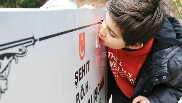 Şehitliklerde ‘bayram’ hüznü