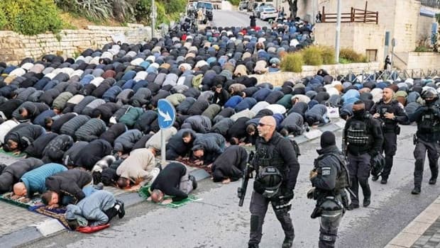 İsrail polisi müdahale etti… Mescid-i Aksa’da ilk kez bayram namazı kılınamadı