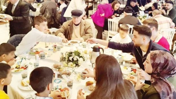 İstanbul Valisi Gül Darülaceze’de... Biz ülke olarak büyük bir aileyiz