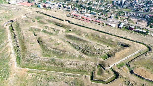 Kars tabyaları göreni büyülüyor... Düşmana set çekiyorlardı