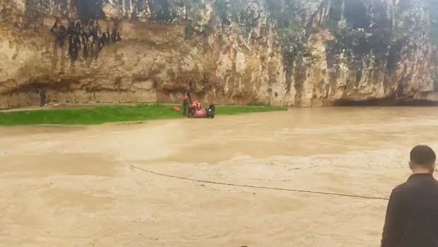 Doğu ve Güneydoğu'yu sel ve sağanak vurdu... Eğitime ara verildi