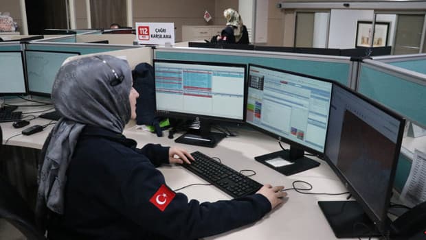 112'ye gelen ilginç çağrılar: Mezarlıktan 'burada çok ölü var' diye aradı