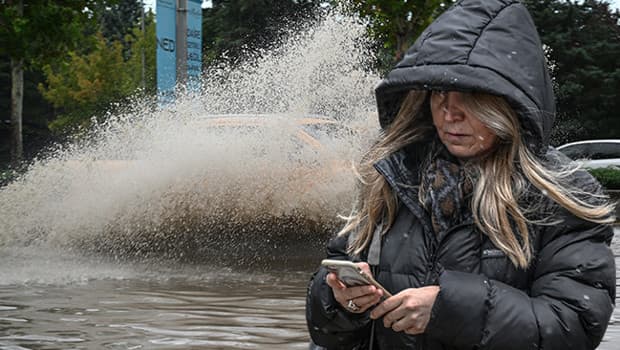 Kuvvetli sağanak geliyor! Meteoroloji tarih vererek uyardı: Yağış, fırtına ve kar... Tüm yurtta alarm