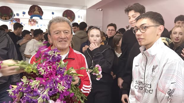 ‘En seçkin’ öğretmene duygusal uğurlama