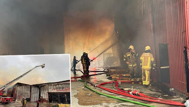 İzmir'de 3 atölye ve 2 depoda yangın: Alevlerle mücadele ediliyor