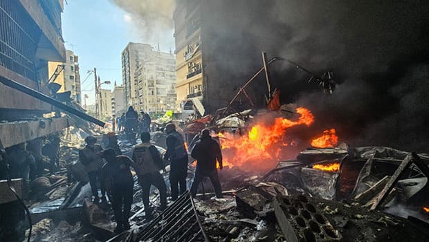 Lübnan'a tarihinin en büyük saldırısı: Ateşkesin ilk gününde sivil katliamı