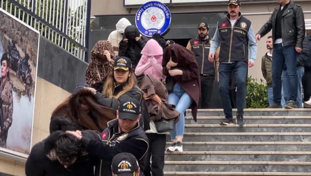 4 ilde 14 adrese eş zamanlı fuhuş baskını! Para trafiğiyle izlerini gizlemişler... 52 kadın kurtarıldı