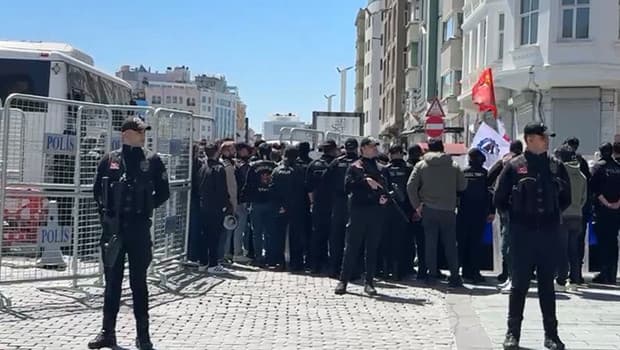 Taksim'de izinsiz gösteriye polis müdahalesi
