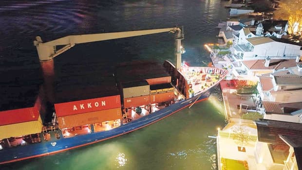 İstanbul Boğazı’nda facia ucuz atlatıldı