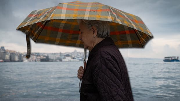 Sağanak yağış kapıda: Yarın başlıyor! Kuvvetli fırtına ve gök gürültülü yağış uyarısı... Meteoroloji saat verdi