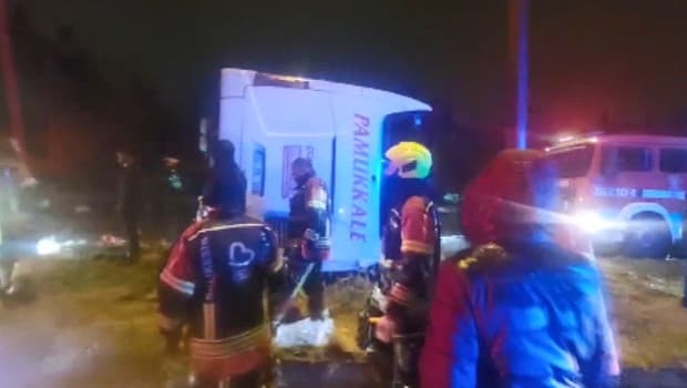 Balıkesir'de yolcu otobüsü devrildi; çok sayıda yaralı var-