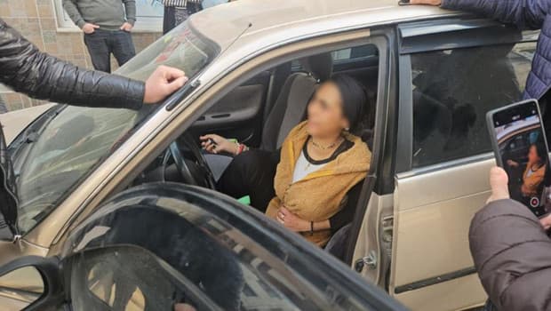 Hırsızlık için girdiği otomobilin sahibine yakalandı! 'Bu araç benim, asıl hırsız sizsiniz' diyerek direnen şüpheli tutuklandı