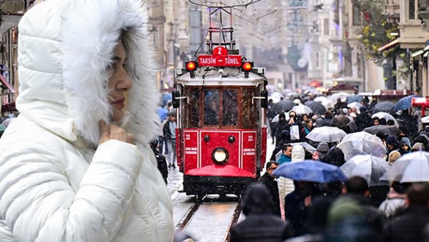 Kış geri geldi: Hava 10 derece birden soğuyacak | Meteoroloji saat verdi: Gök gürültülü sağanak yağış ve fırtına geliyor...