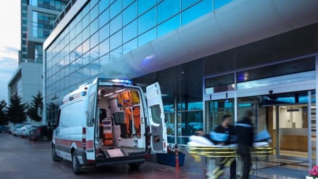 Mersin'de zehirlenme faciası: Anne ve baba öldü, iki kardeş yoğun bakımda