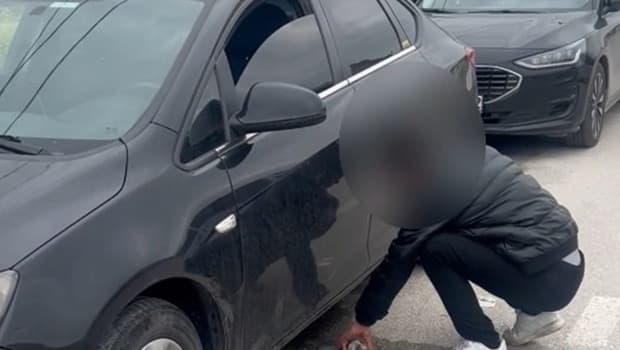 Ekipler fark edince müdahale gecikmedi! Yaptığına pişman oldu; hepsini tek tek yerden topladı