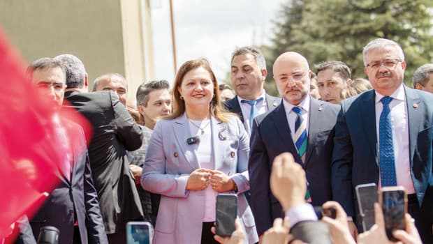 Burcu Köksal, Afyonkarahisar'da AK Parti'ye katıldı