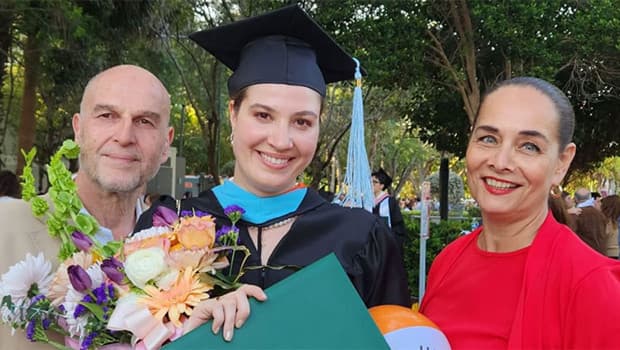 Neşe Erberk'in kızı Alin Gurdikyan psikoloji diploması aldı