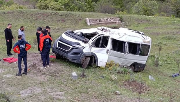 Yozgat'ta öğrenci servisi devrildi: 2 ölü, 7 yaralı