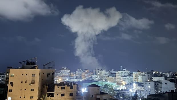 İsrail Gazze'ye hava saldırısı düzenledi, Hamas lideri hedef alındı