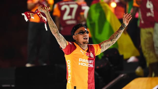 Noa Lang, Galatasaray'da kalmayı düşünüyor