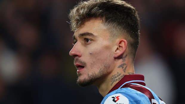 Ernest Muçi, Trabzonspor ile sözleşme imzaladı.