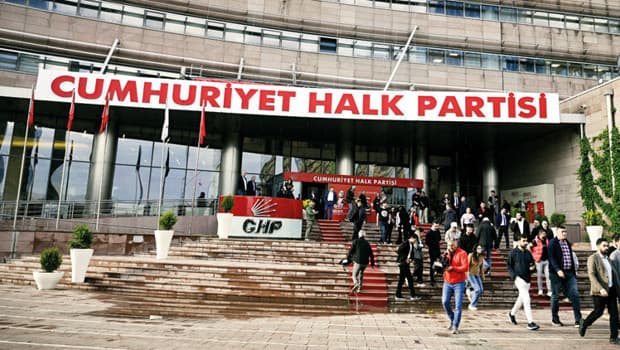 CHP'de Mahkeme Kararı: Özgür Özel Uzaklaştırıldı, Kılıçdaroğlu Göreve Geldi