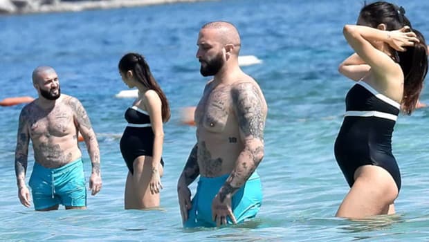Berkay ve Özlem Ada Şahin Çeşme'de tatil yapıyorlar