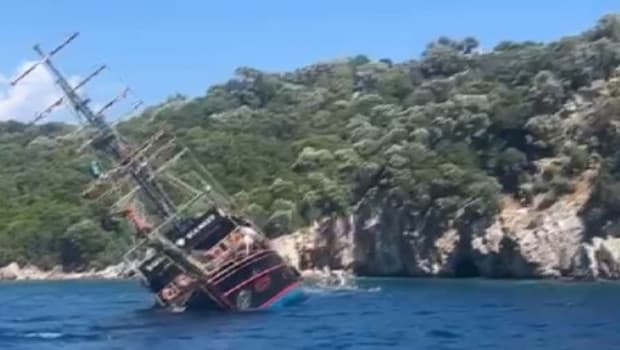 Marmaris'te gezi teknesi battı, 110 yolcu kurtarıldı