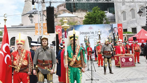 İstanbul'un fethinin 573. yılı coşkuyla kutlandı
