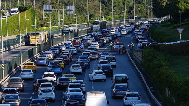 Bayram tatili sonrası İstanbul'da trafik yoğunluğu arttı