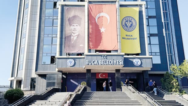 Buca Belediyesi'nde yolsuzluk operasyonu: 53 kişi gözaltında