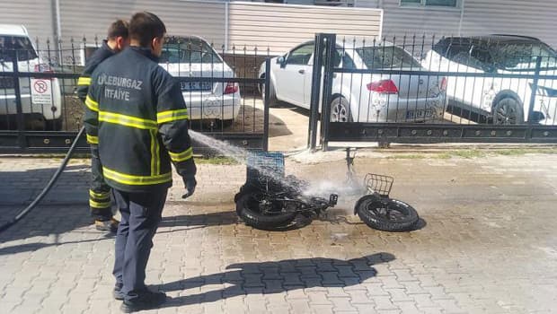 Elektrikli bisikletin pili patladı, sürücü hafif yaralandı